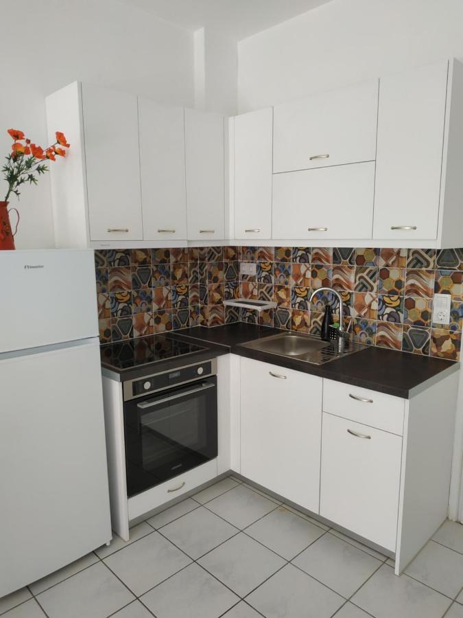 Livadi Apartments Плакиас Екстериор снимка