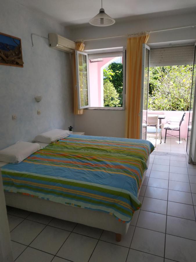 Livadi Apartments Плакиас Екстериор снимка