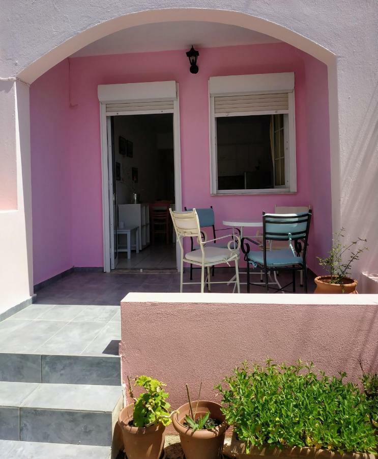 Livadi Apartments Плакиас Екстериор снимка