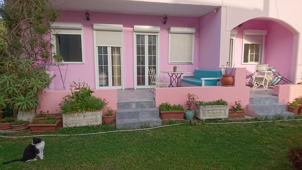 Livadi Apartments Плакиас Екстериор снимка