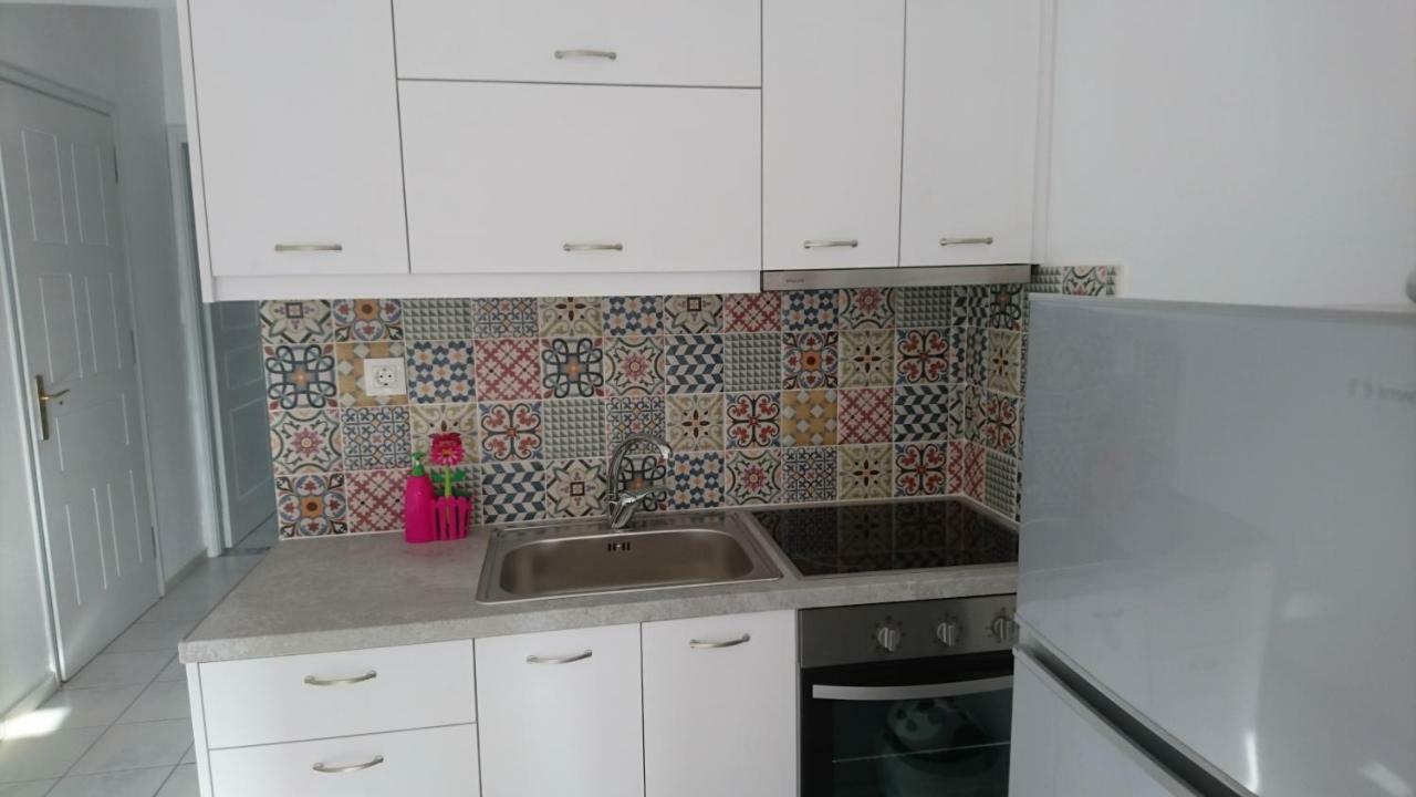 Livadi Apartments Плакиас Екстериор снимка