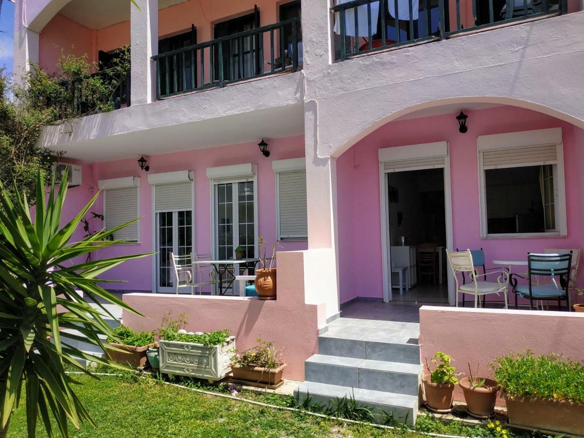 Livadi Apartments Плакиас Екстериор снимка