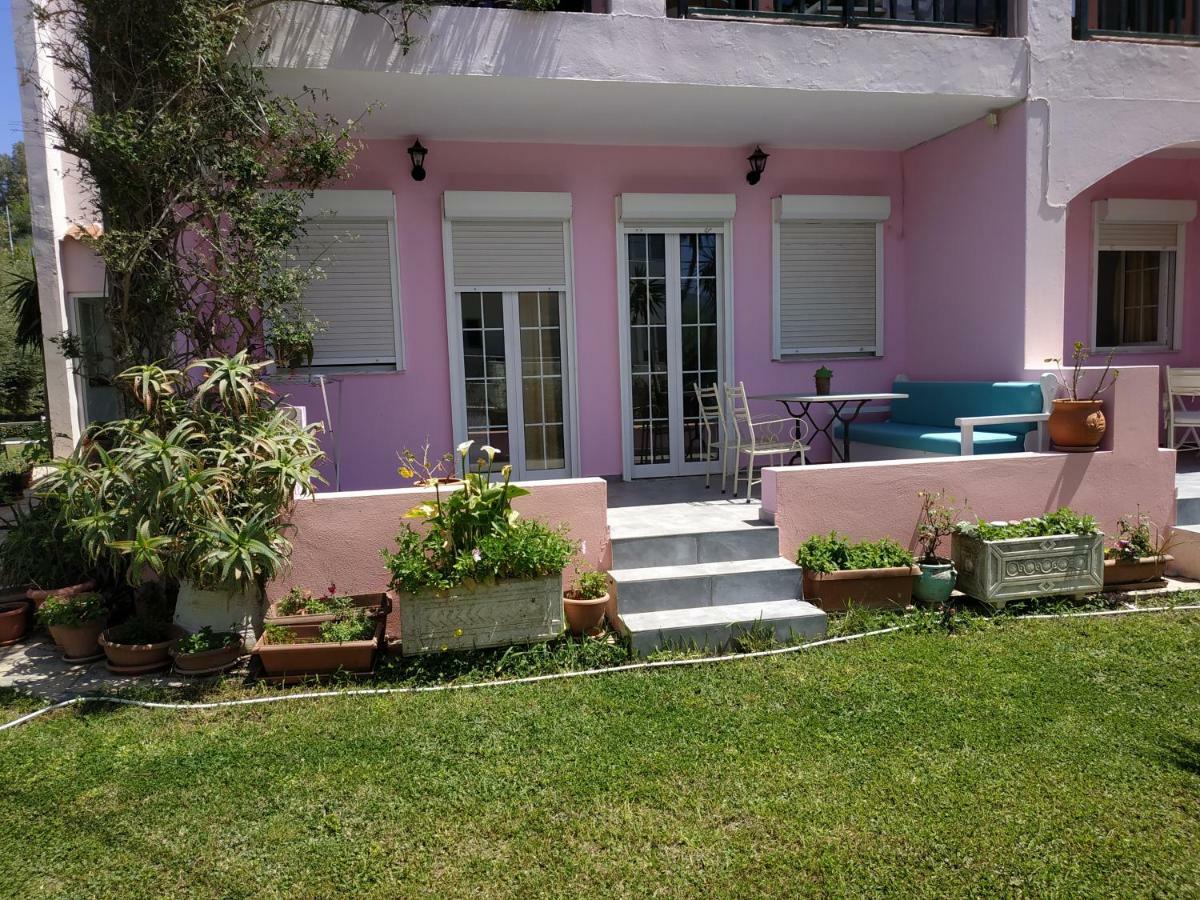 Livadi Apartments Плакиас Екстериор снимка